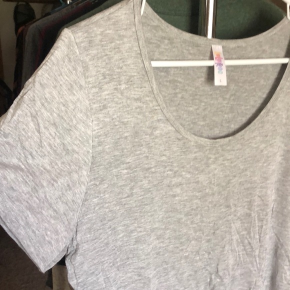 LuLaRoe Gray basic tshirt - Picture 2 of 3